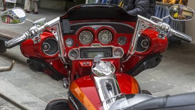 Brig, İsviçre'de bisikletçiler toplantısında bisiklet yakın