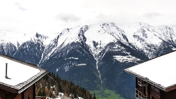 Techos Nevados Picos Los Alpes Suizos —  Fotos de Stock