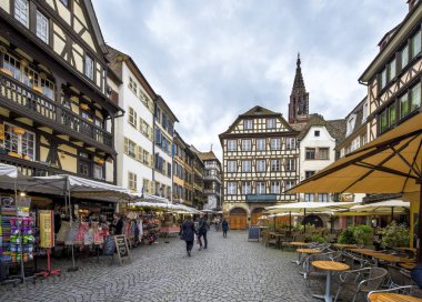 Strazburg, Fransa - Mayıs 2017: şehir merkezinde yürüyüş