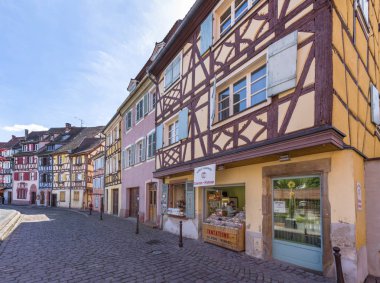 Colmar, Fransa - Mayıs 2017: Şehirde yürüyüş