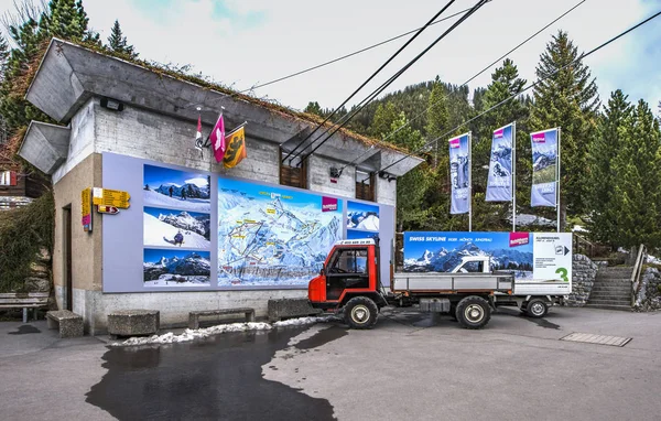 Murren Schweiz Maj 2017 Service Truck Alp Byn Våren — Stockfoto