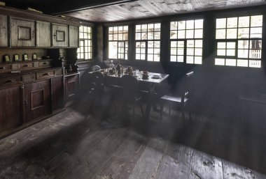 Hofstetten bei Brienz, İsviçre - Mayıs 2017: Ballenberg müzesinde ev iç, zaman boyunca ülkedeki kırsal yaşam adanmış