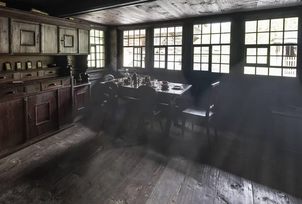 Hofstetten bei Brienz, İsviçre - Mayıs 2017: Ballenberg müzesinde ev iç, zaman boyunca ülkedeki kırsal yaşam adanmış