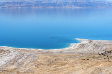 Güneşli bir günde ölü deniz kıyı şeridi, İsrail