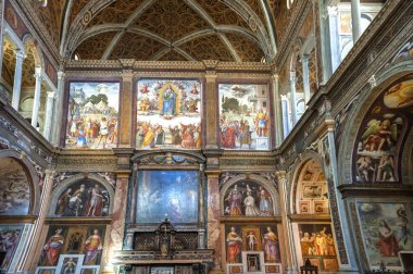 Milano, İtalya - Kasım 2018: St Maurizio kilisesinin etkileyici iç