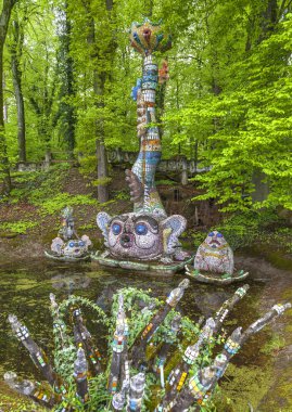 Dietikon, İsviçre - Mayıs 2017: Olağandışı heykeller Bruno Weber park