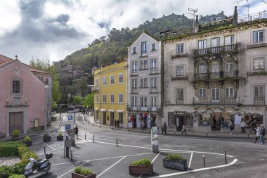Sintra, Portekiz - Nisan 2018: şehirde dolaşmak