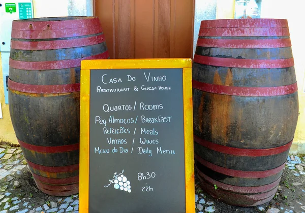 Sintra Portugal Abril 2018 Decoração Barris Madeira Entrada Restaurante Vinho — Fotografia de Stock