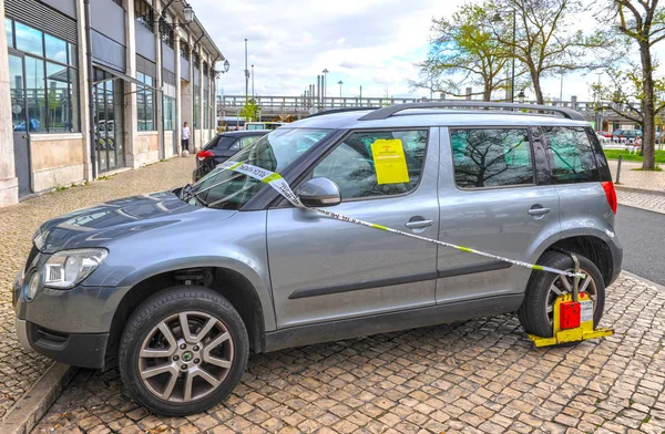 Lissabon Portugal April 2018 Blockerad Bil För Felparkering — Stockfoto