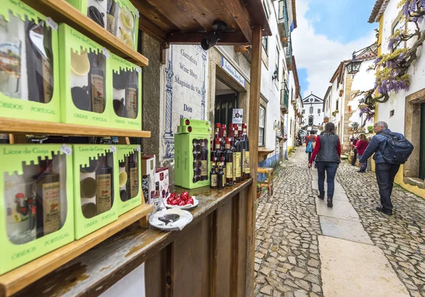 Obidos Portugal Abril 2018 Tienda Souvenirs Las Calles Del Casco Imagen de archivo