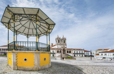 Şehir katedrali ile Nasıra Merkez meydanı