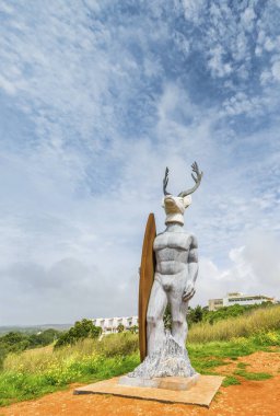 Şehir deniz feneri yolunda Anıt