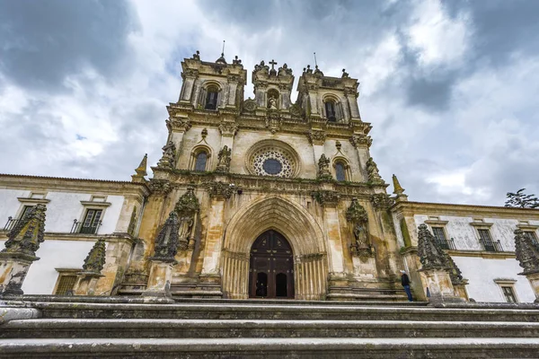 地元のシスターシアン修道院複合体の正面図 アルコバカ ポルトガル — ストック写真
