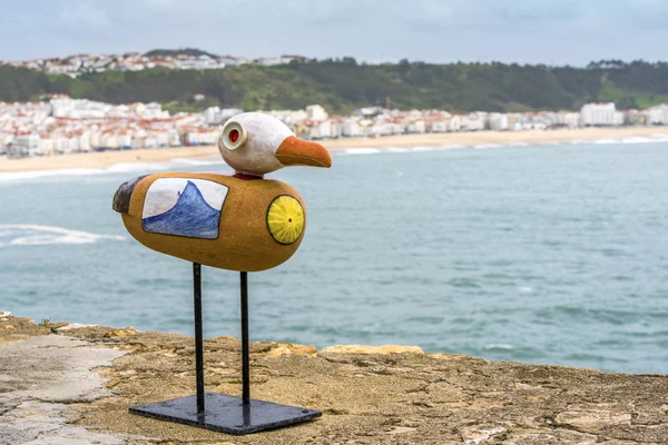 Statue Oiseau Mignon Sur Plage Océan Atlantique Nazare Portugal — Photo