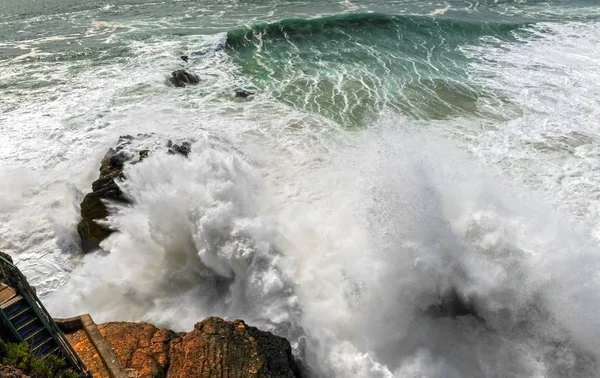 Vlny Atlantského Oceánu Nazare Portugalsko — Stock fotografie