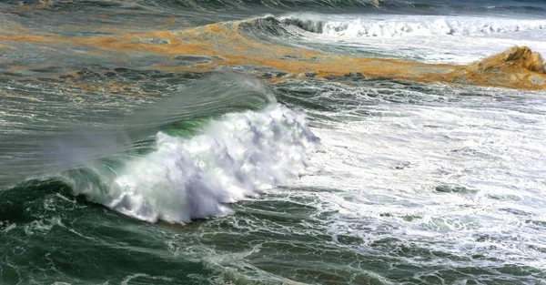Κύματα Του Ατλαντικού Ωκεανού Nazare Πορτογαλία — Φωτογραφία Αρχείου