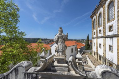 Coimbra, Portekiz - Nisan 2018: Yerel üniversite binasının mimari parçası