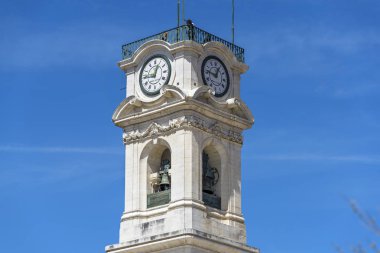 Coimbra, Portekiz - Nisan 2018: Yerel üniversite binasının çan kulesi