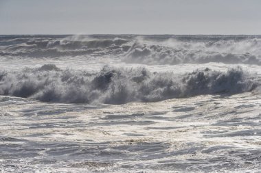 Güzel bir günde Atlantik Okyanusu Sahili, Portekiz