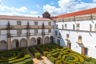 Tomar, Portekiz - Nisan 2018: İsa Manastırı Avlusu
