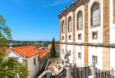 Coimbra, Portekiz - Nisan 2018: Şehir üniversitesinin kırılgan görünümü