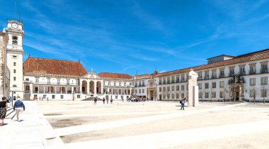 Portekiz, Coimbra Üniversitesi 'nin avlusunda.