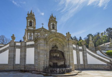  Bome Jesus 'un tapınağına bakın.
