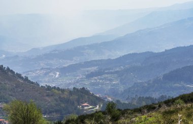 Huzurlu Portekiz kırsalına bak