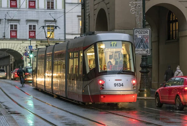 Praga Repubblica Ceca Dicembre 2018 Tram Moderni Nel Centro Della — Foto Stock