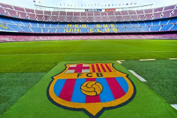 Barcelona Espanha Março 2015 Emblema Clube Camp Nou Grama — Fotografia de Stock