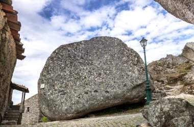 Portekiz 'in Monsanto köyünde manzara