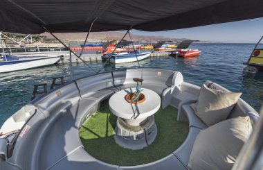 Kızıl Deniz Sahili 'nde kiralık yatlar. Eilat, İsrail