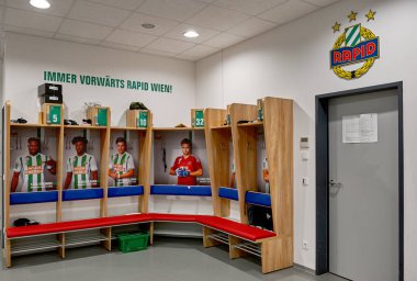 Viyana 'daki FC Rapid Stadyumu' nda soyunma odasında.