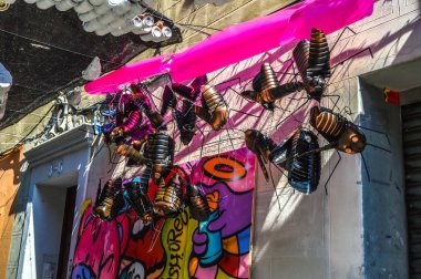 Fiesta Major de Gracia, Calle de La Perla, Barcelona 2018. Calle de La Perla adornado durante Fiesta Major de Gracia, Barcelona 2018