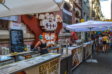 Fiesta Major de Gracia, Calle Mozart, Barselona 2018. Calle Mozart adornado durante Fiesta Major de Gracia, Barcelona 2018
