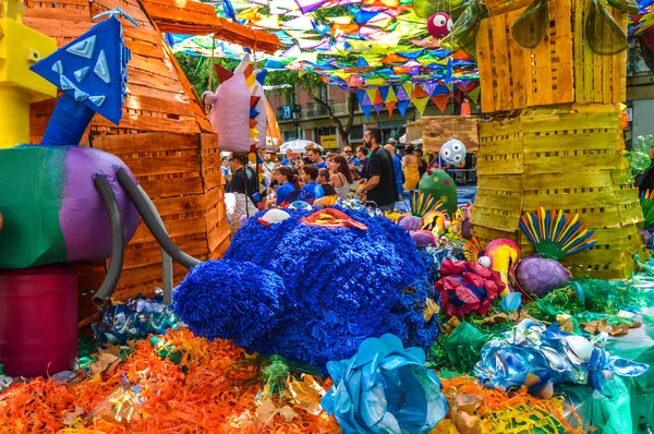 Fiesta Major de Gracia, Plaa de la Vila de Grcia, Barcelona 2018. Plaa de la Vila de Grcia adornado Durante Fiesta Major de Gracia, Barcelona 2018