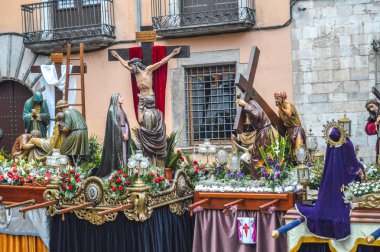 Girona, İspanya'da Kutsal Hafta. Girona Kutsal Defin alayı ve manaies geçit töreni.