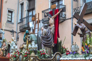 Girona, İspanya'da Kutsal Hafta. Girona Kutsal Defin alayı ve manaies geçit töreni.