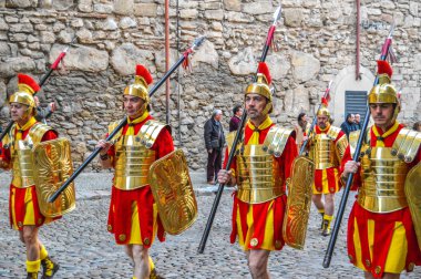 Girona, İspanya'da Kutsal Hafta. Girona Kutsal Defin alayı ve manaies geçit töreni.