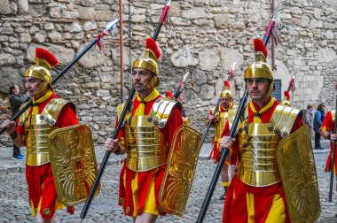 Girona, İspanya'da Kutsal Hafta. Girona Kutsal Defin alayı ve manaies geçit töreni.