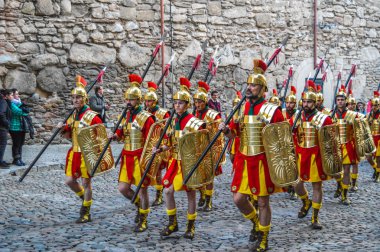 Girona, İspanya'da Kutsal Hafta. Girona Kutsal Defin alayı ve manaies geçit töreni.