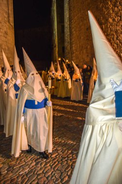 Girona, İspanya'da Kutsal Hafta. Girona Kutsal Defin alayı ve manaies geçit töreni.