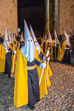 Girona, İspanya'da Kutsal Hafta. Girona Kutsal Defin alayı ve manaies geçit töreni.