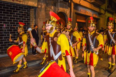 Girona, İspanya'da Kutsal Hafta. Girona Kutsal Defin alayı ve manaies geçit töreni.