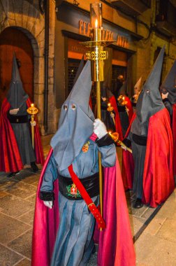 Girona, İspanya'da Kutsal Hafta. Girona Kutsal Defin alayı ve manaies geçit töreni.