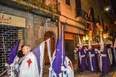 Girona, İspanya'da Kutsal Hafta. Girona Kutsal Defin alayı ve manaies geçit töreni.
