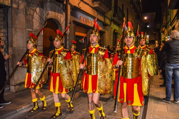 Girona, İspanya'da Kutsal Hafta. Girona Kutsal Defin alayı ve manaies geçit töreni.