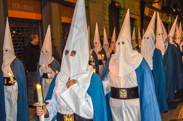 Girona, İspanya'da Kutsal Hafta. Girona Kutsal Defin alayı ve manaies geçit töreni.