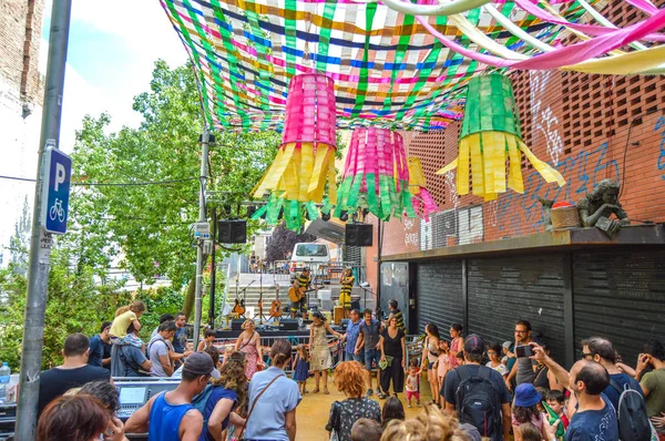 Fiesta Major de Gracia, Travessia de Sant Antoni, İspanya - Ağustos 2019 