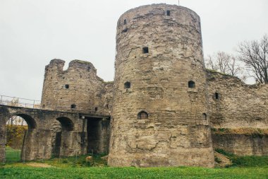 Rusya 'nın Leningrad Oblastı' ndaki Koporye Kalesi, St. Petersburg 'un yaklaşık 100 km batısında.